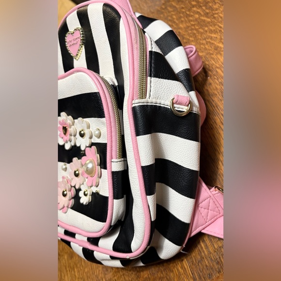 Betsey Johnson Convertible Mini Backpack Crossbody Black White Pink Floral XO - Picture 6 of 14
